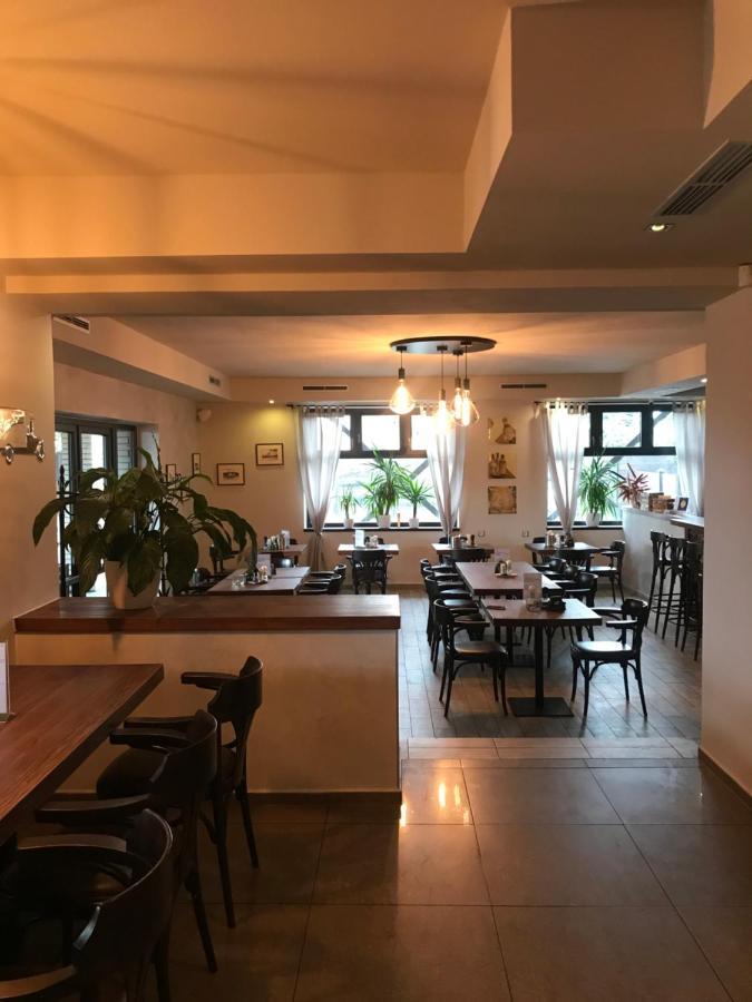 Restaurace A Penzion U Klasku ออลอโมตซ์ ภายนอก รูปภาพ