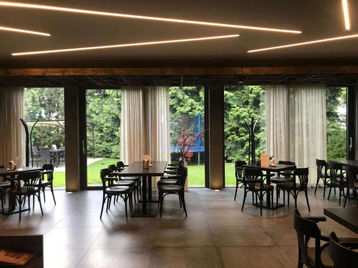 Restaurace A Penzion U Klasku ออลอโมตซ์ ภายนอก รูปภาพ