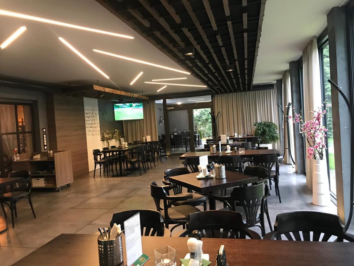 Restaurace A Penzion U Klasku ออลอโมตซ์ ภายนอก รูปภาพ
