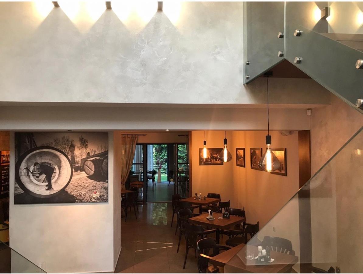 Restaurace A Penzion U Klasku ออลอโมตซ์ ภายนอก รูปภาพ